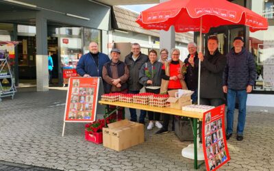 SPD Güls verteilt bei jährlichem Osterstand mit vielen Händen Rote Rosen, Ostereier & co.
